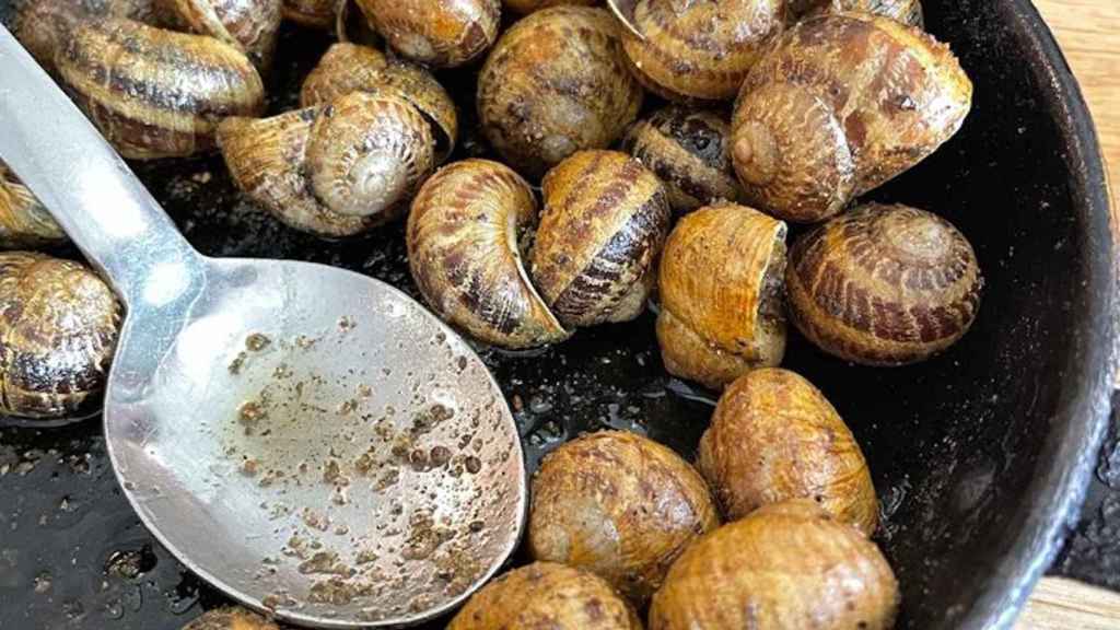 Caracoles a la llauna del restaurante Mussol de Barcelona / MA