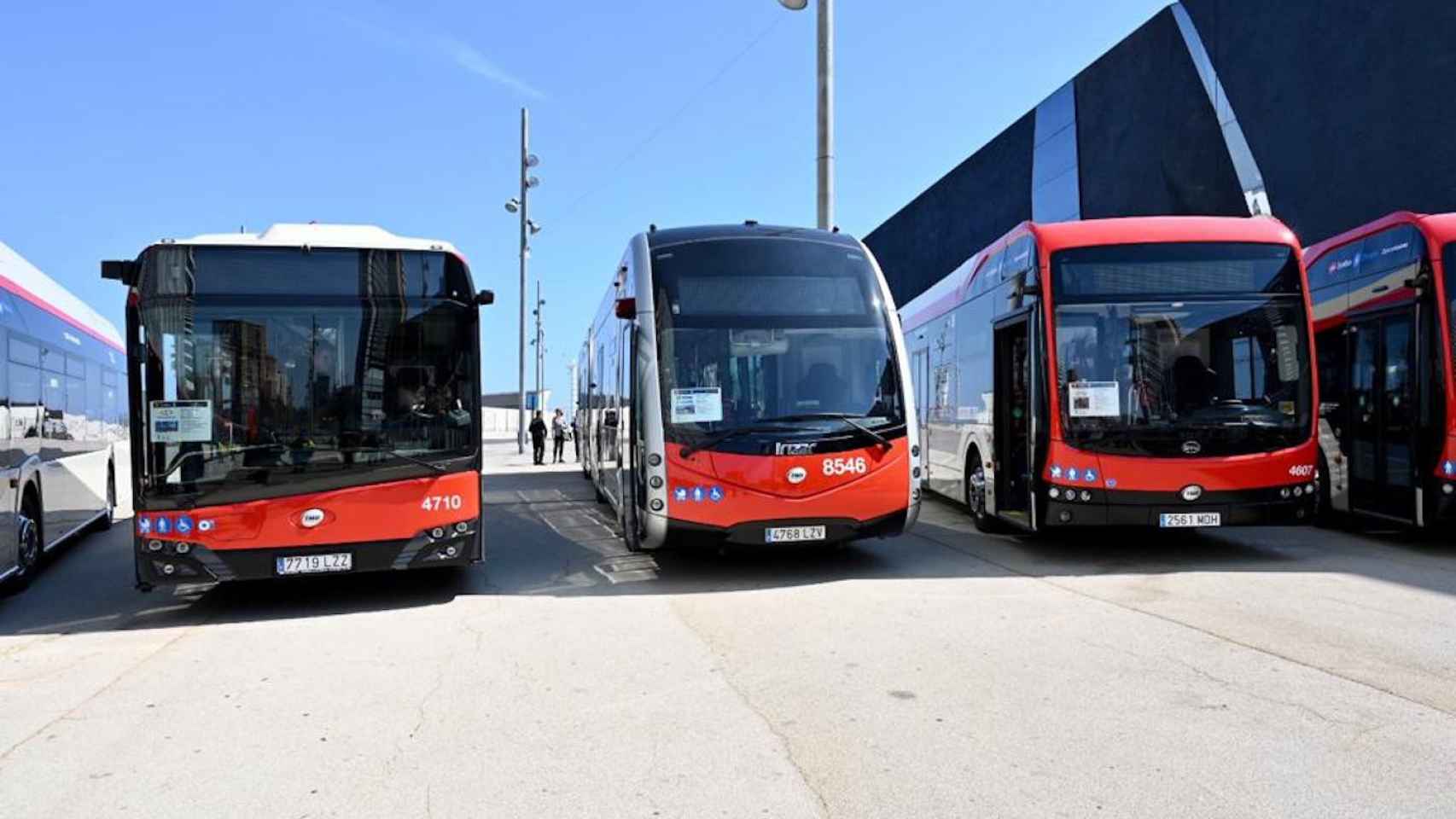 Autobuses de la nueva flota de TMB