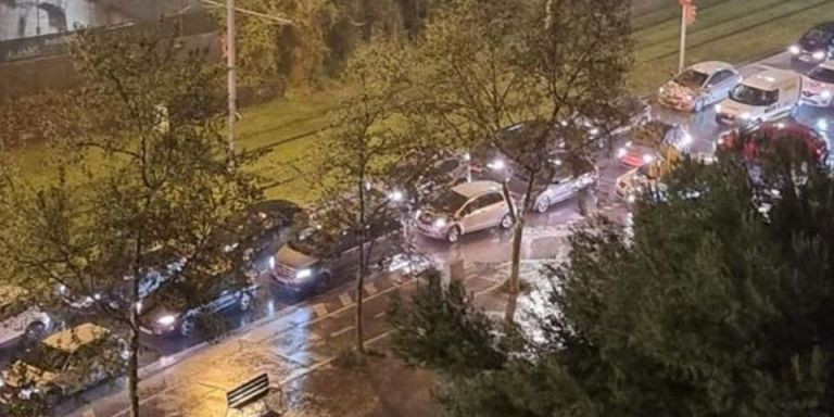 Atasco en la avenida de Xile tras un partido del Barça / CEDIDA