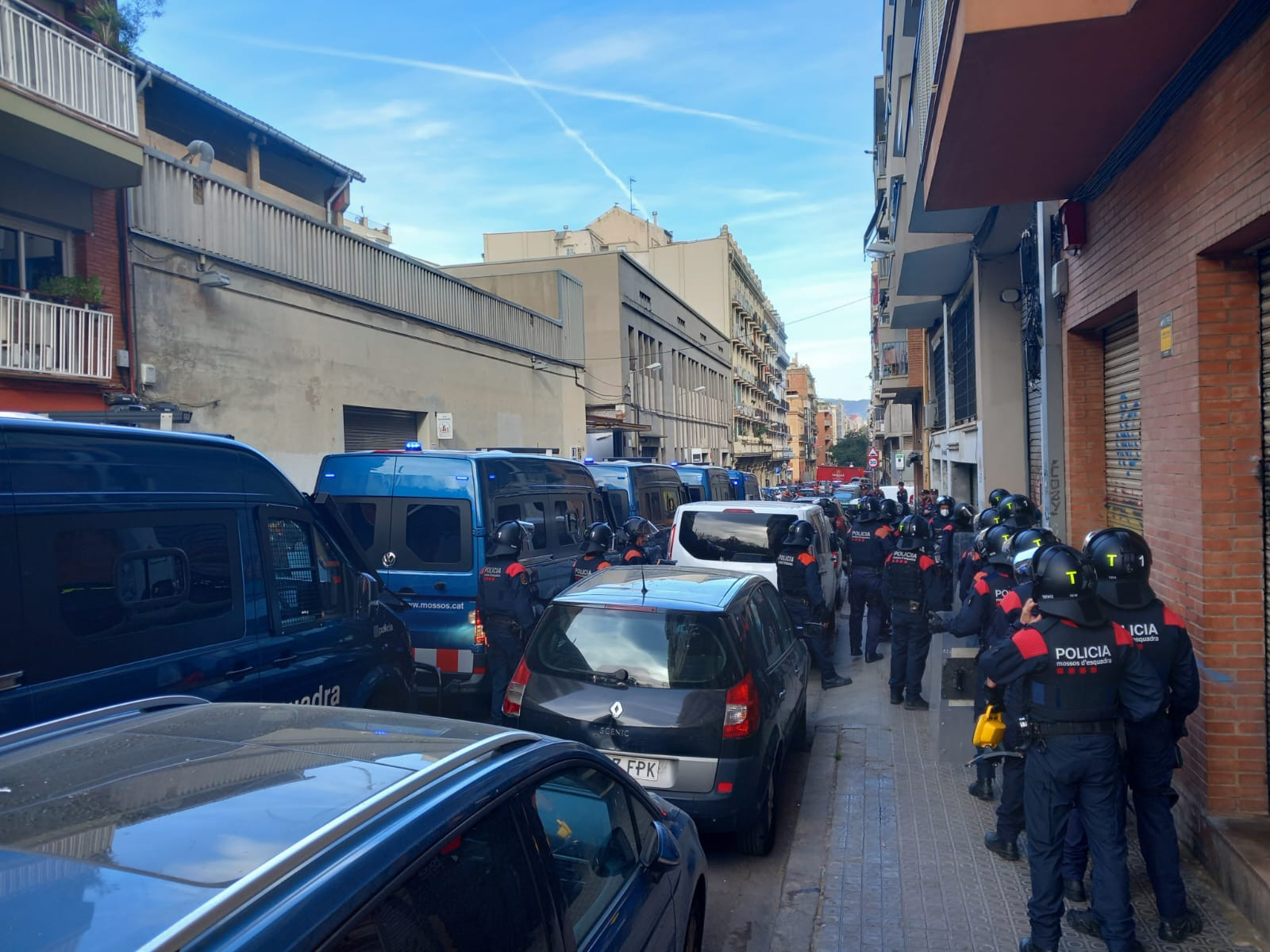 Dispositivo de Mossos d'Esquadra en el Poble-sec / MOSSOS D'ESQUADRA