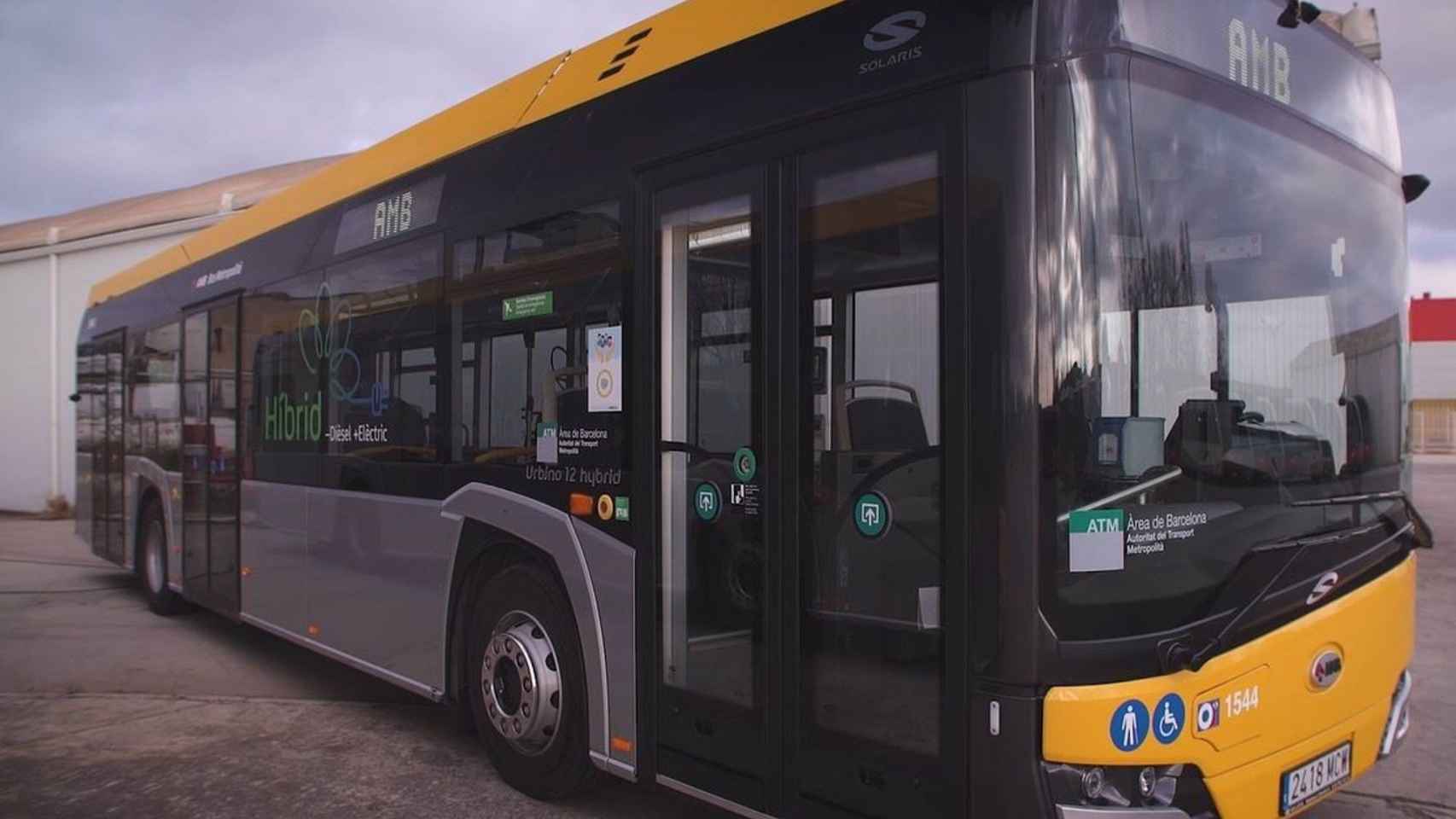 Uno de los nuevos buses del AMB / AMB