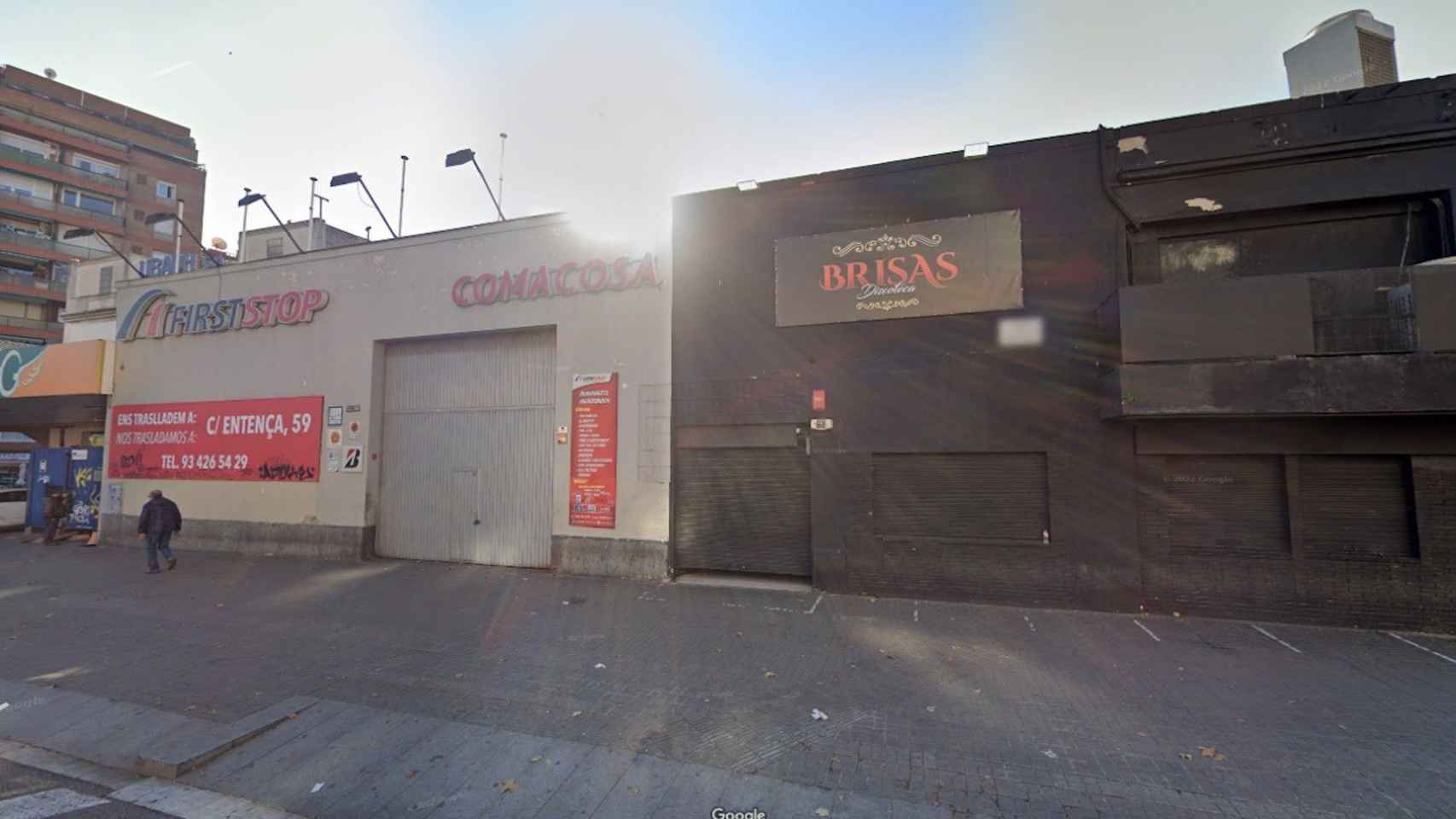 Fachada de la discoteca Brisas de Luxe / MAPS