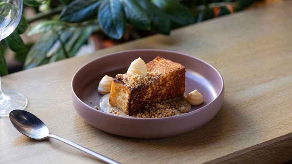 Torrija con crema de Baileys y muselina de vainilla