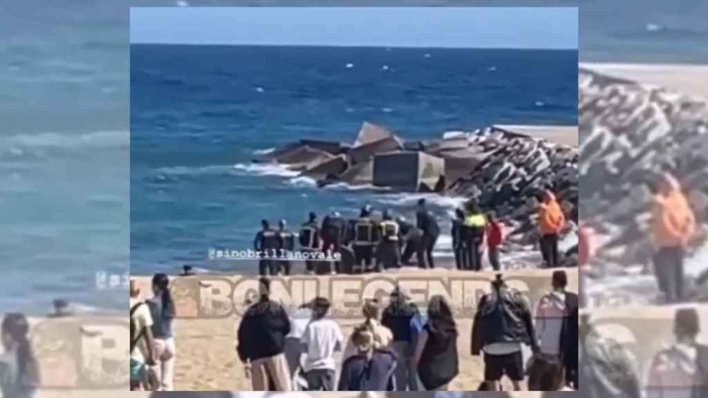 Un hombre fallece en la playa de Bogatell / @BCNLEGENDS