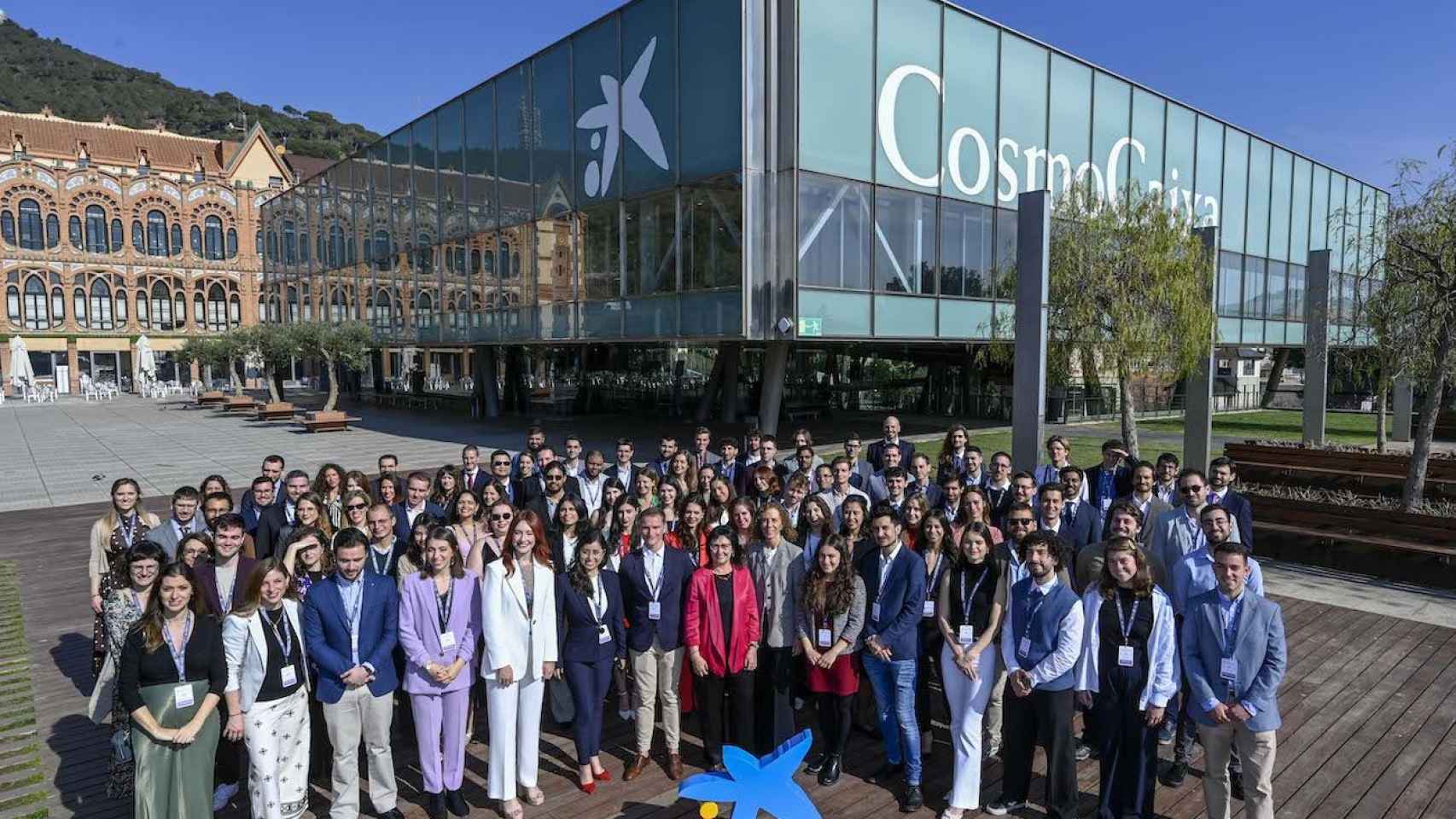 Foto de familia de los becados por Fundación la Caixa / FUNDACIÓN LA CAIXA