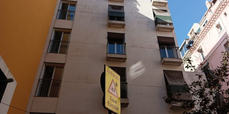 Exterior del bloque de pisos tutelado Reina Amàlia II / MA