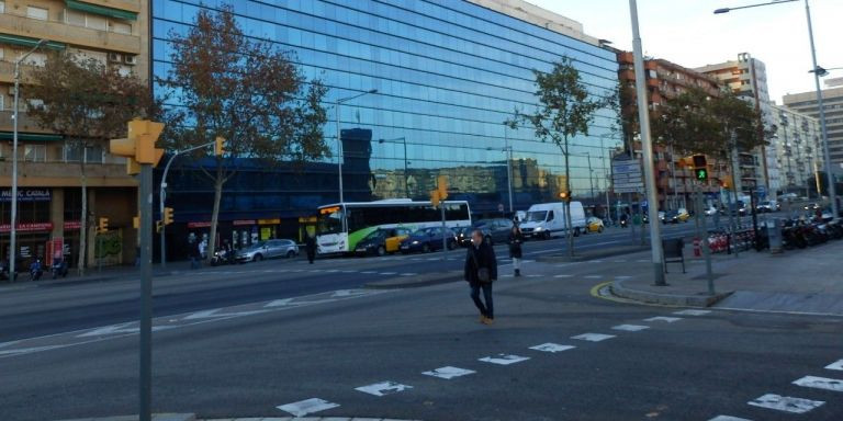 Confluencia de la calle del Mossèn Andreu Oller con la Gran Via / GARRODS