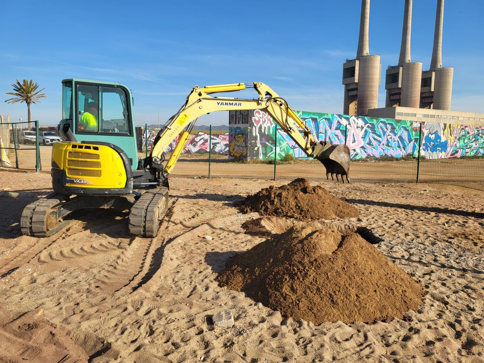 Obras en la playa de Sant Adrià de Besòs / FILO CAÑETE