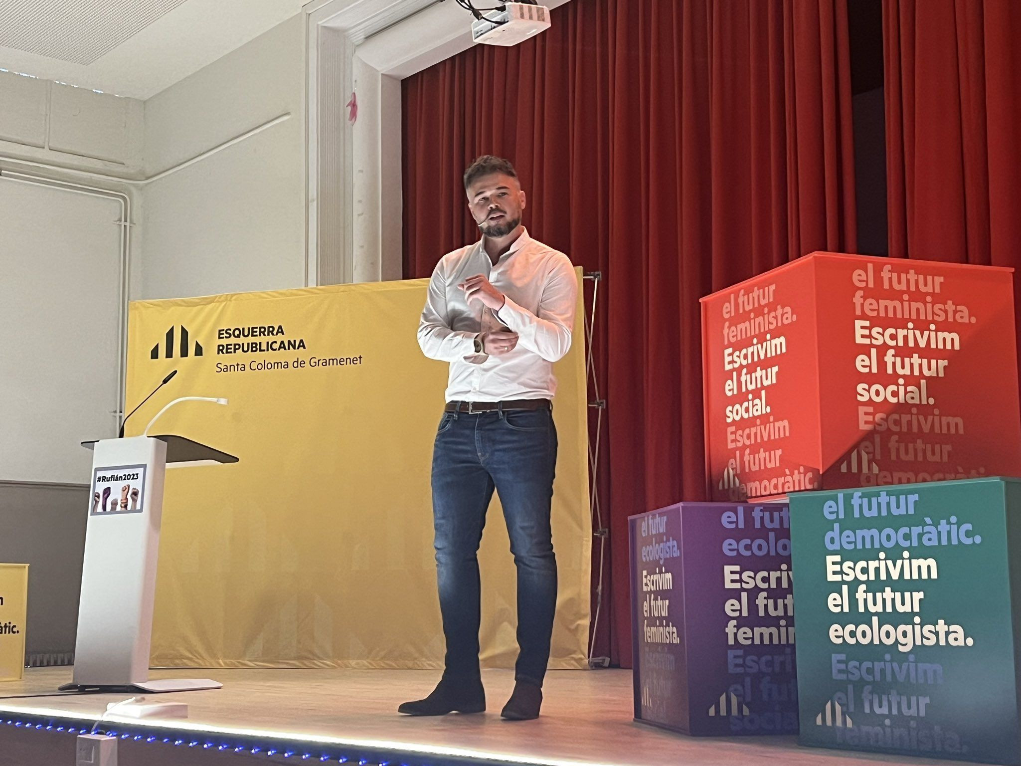 El candidato Gabriel Rufián en el acto de precampaña en Santa Coloma / TWITTER