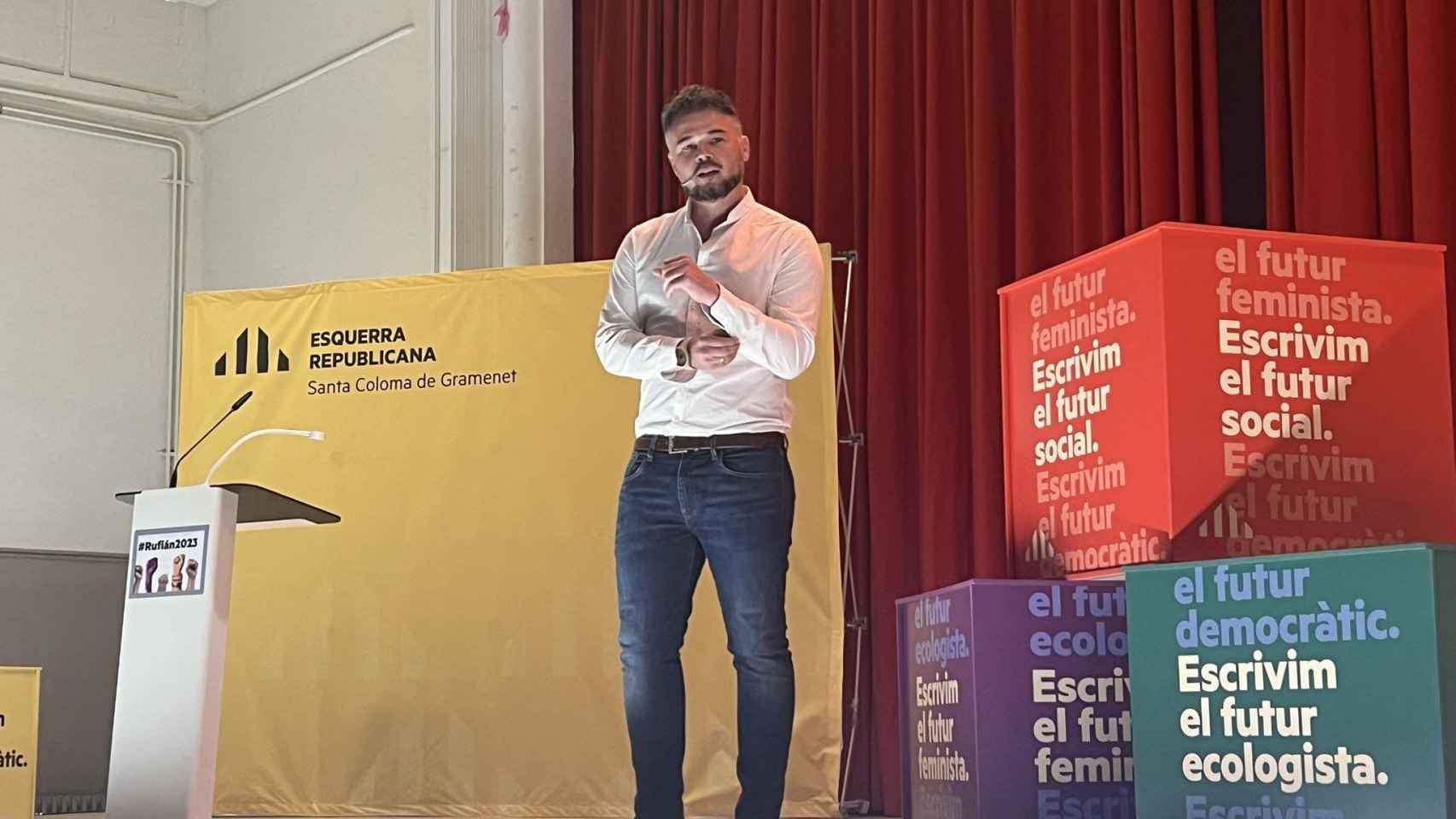 El candidato Gabriel Rufián en el acto de precampaña en Santa Coloma / TWITTER