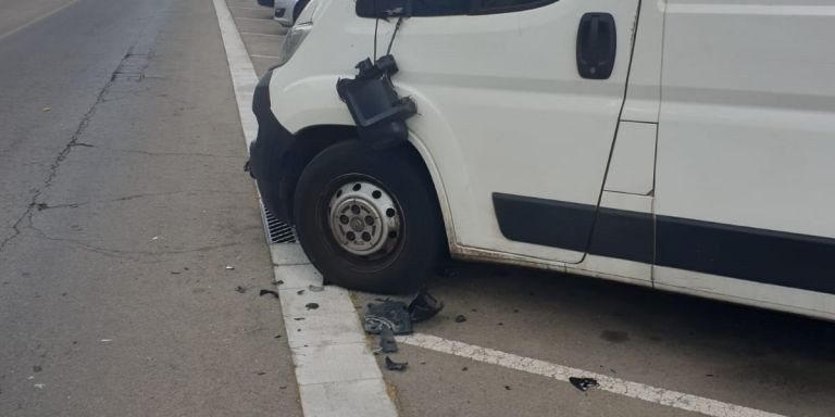 Un retrovisor dañado en el accidente en Sant Adrià / CEDIDA