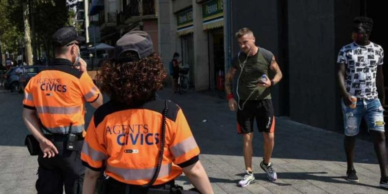 Agentes cívicos en Barcelona / EFE