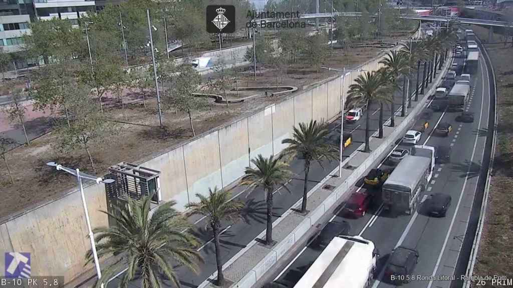 Coches circulando por la ronda Litoral de Barcelona / TRÀNSIT