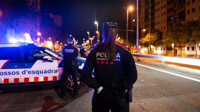 Una agente de los Mossos d’Esquadra en Badalona