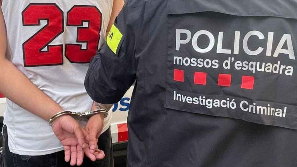 Detenido en Badalona por hacer grafitis / MOSSOS D'ESQUADRA