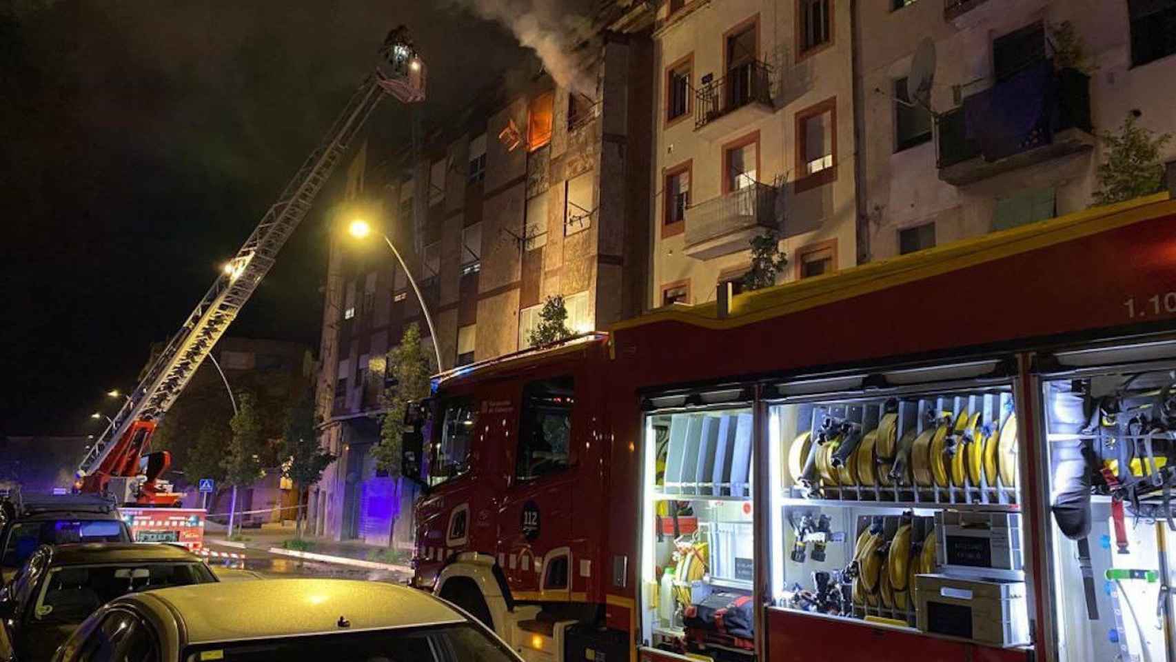 Bombers de la Generalitat durante los trabajos de extinción en Manresa / BOMBERS