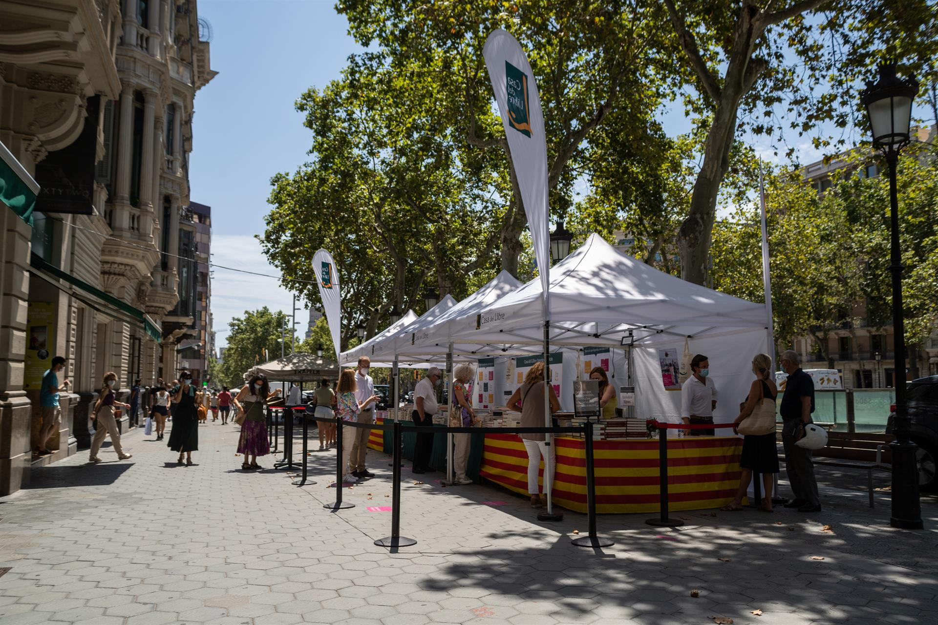 Parada de libros durante la Diada de Sant Jordi / MARC BRUGAT - EUROPA PRESS