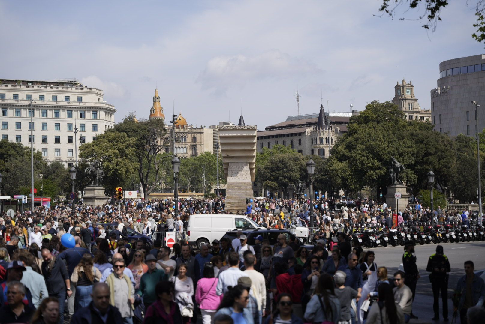 Sant Jordi 2023 en Barcelona / LUIS MIGUEL AÑÓN (MA)