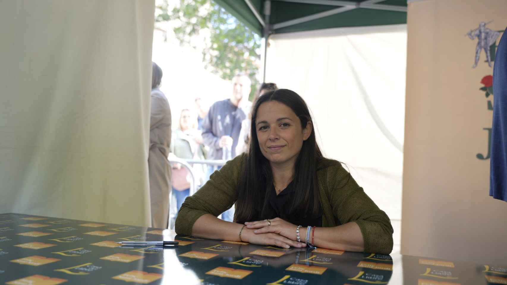 Alice Kellen en la firma de su libro en Barcelona / LUIS MIGUEL AÑÓN (MA)