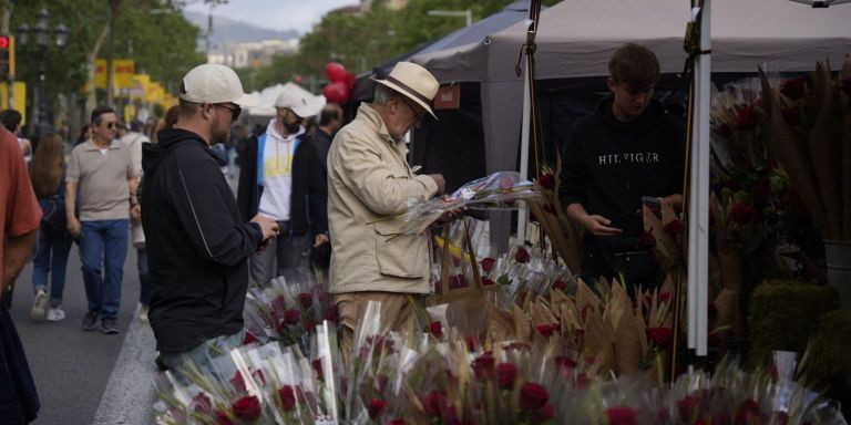 Sant Jordi 2023 en Barcelona / LUIS MIGUEL AÑÓN (MA)