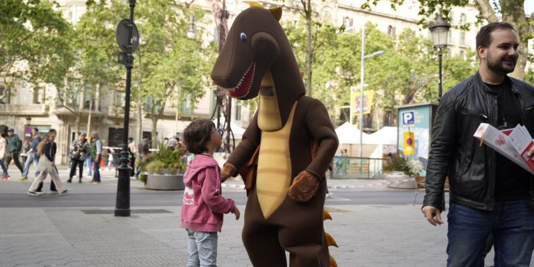 Sant Jordi 2023 en Barcelona / LUIS MIGUEL AÑÓN (MA)