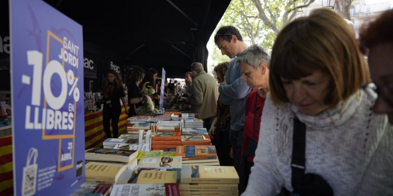 Sant Jordi 2023 en Barcelona / LUIS MIGUEL AÑÓN (MA)