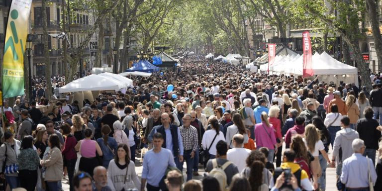 Sant Jordi 2023 en Barcelona / LUIS MIGUEL AÑÓN (MA)