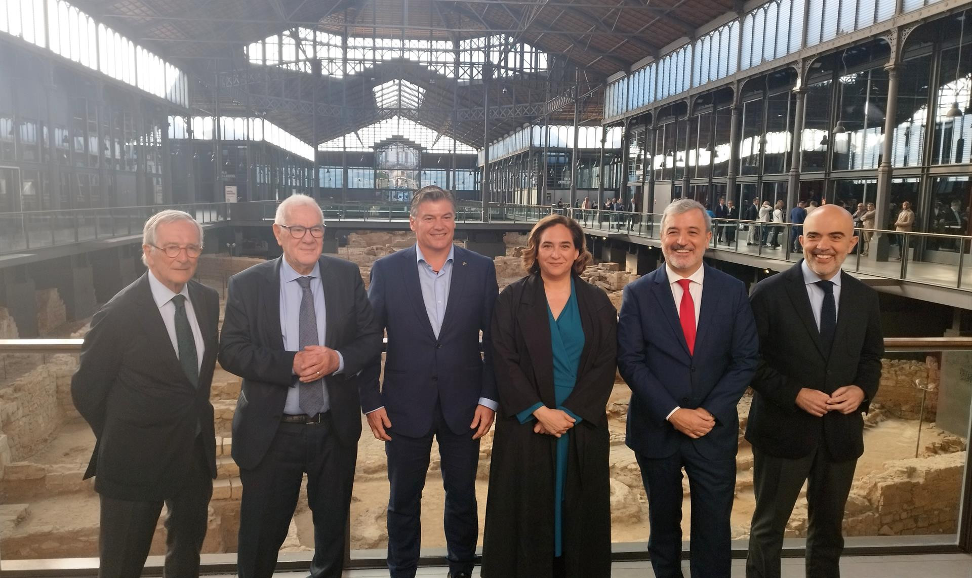 Xavier Trias, Ernest Maragall, Antoni Cañete (Pimec), Ada Colau, Jaume Collboni y Daniel Sirera, en el Born Centre Cultural / EP