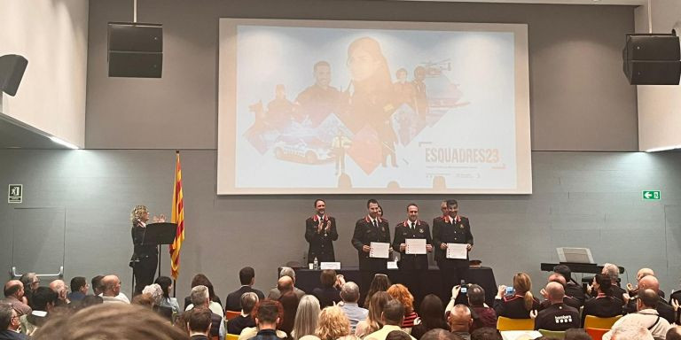 Mossos d'Esquadra homenajean a algunos de sus agentes en el Dia de les Esquadres / ÁNGELA VÁZQUEZ