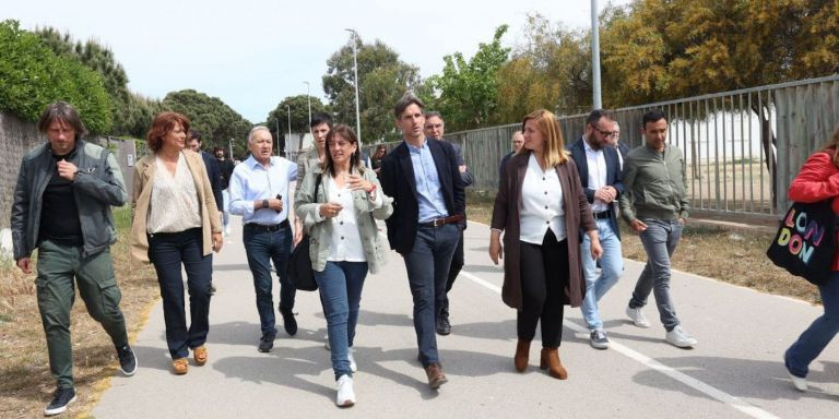 Alcaldes del PSC en el AMB en una rueda de prensa en la playa de Gavà  / PSC