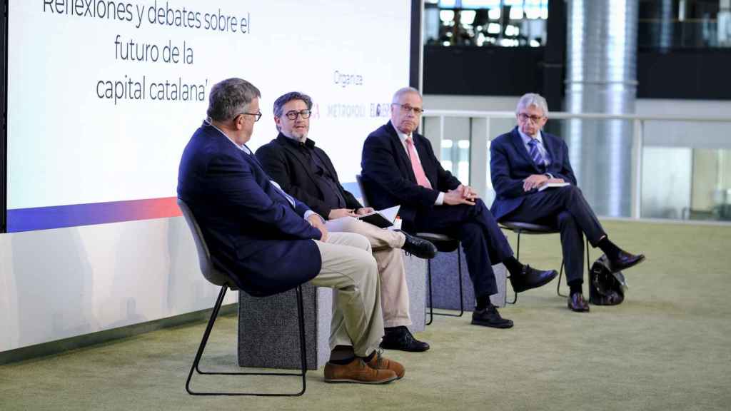 Lluís Sala, vicepresidente de la Asociación de Ingenieros Aeronáuticos de Catalunya; Joaquim Coello, ingeniero y William Carnes, presidente de Leitat / SIMÓN SÁNCHEZ