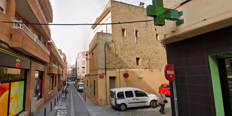 La calle Major de Santa Coloma donde el joven escuchó los gritos de auxilio / GOOGLE MAPS