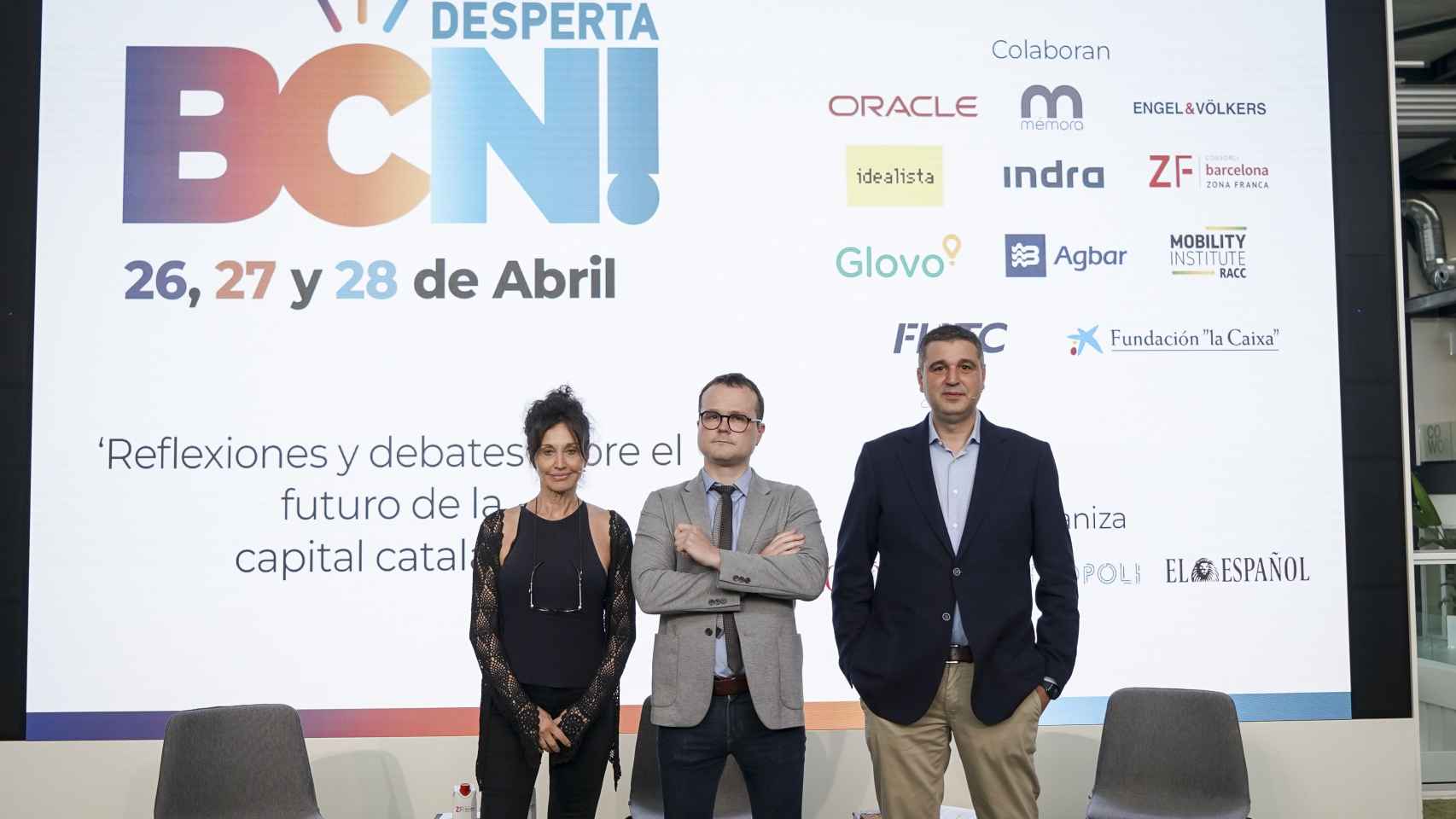 Mesa redonda del turismo en Barcelona con Rosa Cañadas, Roger Pallarols y el moderador Ignasi Jorro / GALA ESPÍN