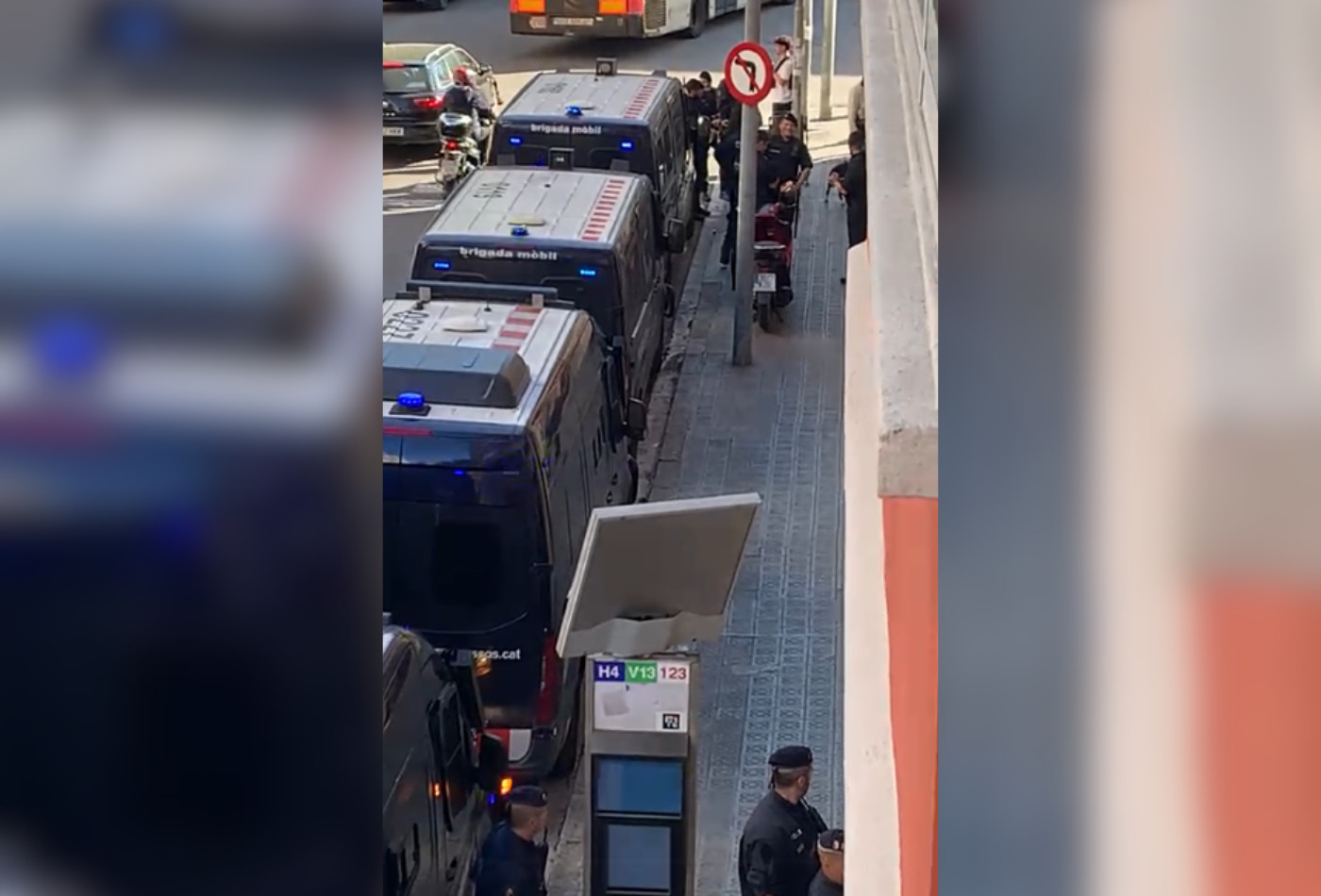 Efectivos policiales blindan la plaza de la Bonanova / CEDIDA