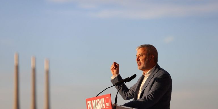 Jaume Collboni, con las Tres Chimeneas, en el acto en Sant Adrià / GALA ESPÍN