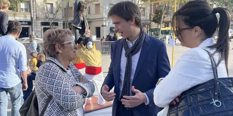 El candidato a la alcaldía de Badalona por ERC, Alex Montornès, y Carme Martínez / TWITTER