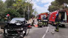 Accidente de tráfico en El Carmel de Barcelona / BOMBERS DE BARCELONA