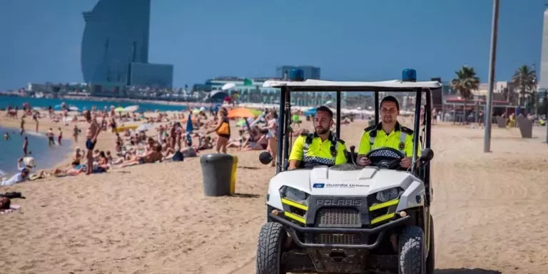 Agentes del Grupo de Playas / AJ BCN