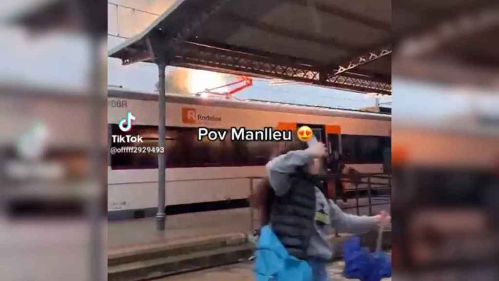 Incendio en un tren de Rodalies de Barcelona / TIKTOK