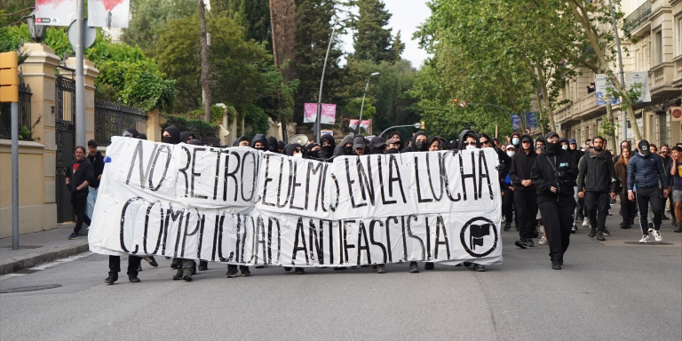 Columna de manifestantes subiendo desde Balmes / GALA ESPÍN