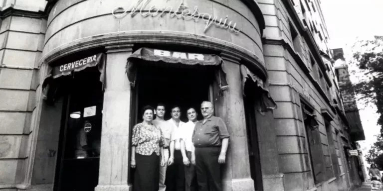 Imagen antigua del bar Montesquiu de Barcelona / DRY MARTINI