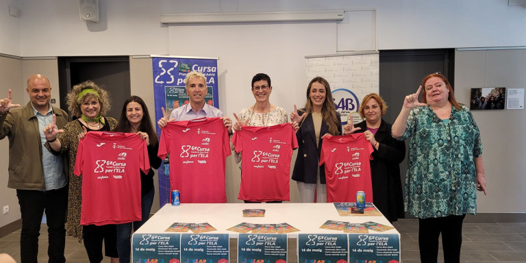 Presentación de la camiseta oficial de la carrera por la ELA / AJUNTAMENT SANT ADRIÀ