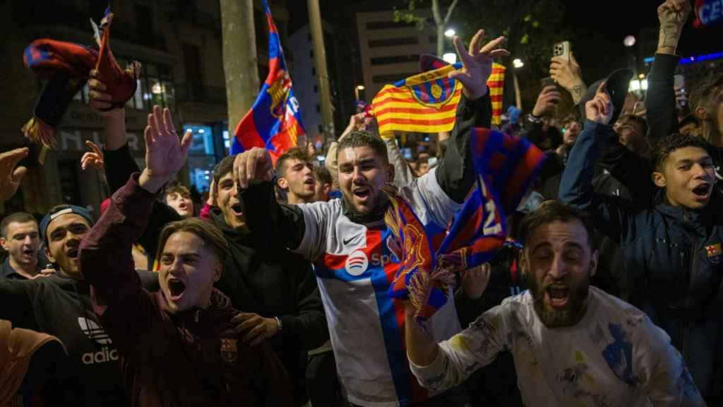 Los hinchas del Barça en Canaletas / EUROPA PRESS