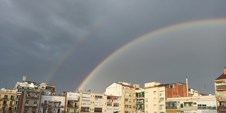 El doble arcoíris visto desde Barcelona / TWITTER @SergiHernandezA