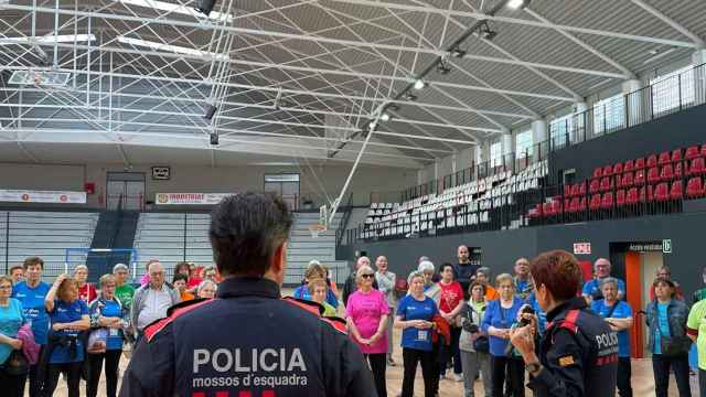 La charla organizada en el Pavelló Municipal d'Esports se enmarca en el plan Vetus / MOSSOS D'ESQUADRA