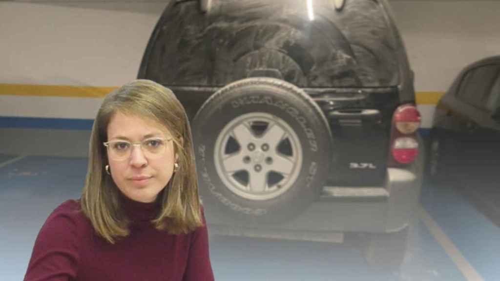 La concejal de Urbanismo, Janet Sanz, junto a su Jeep / FOTOMONTAJE METRÓPOLI