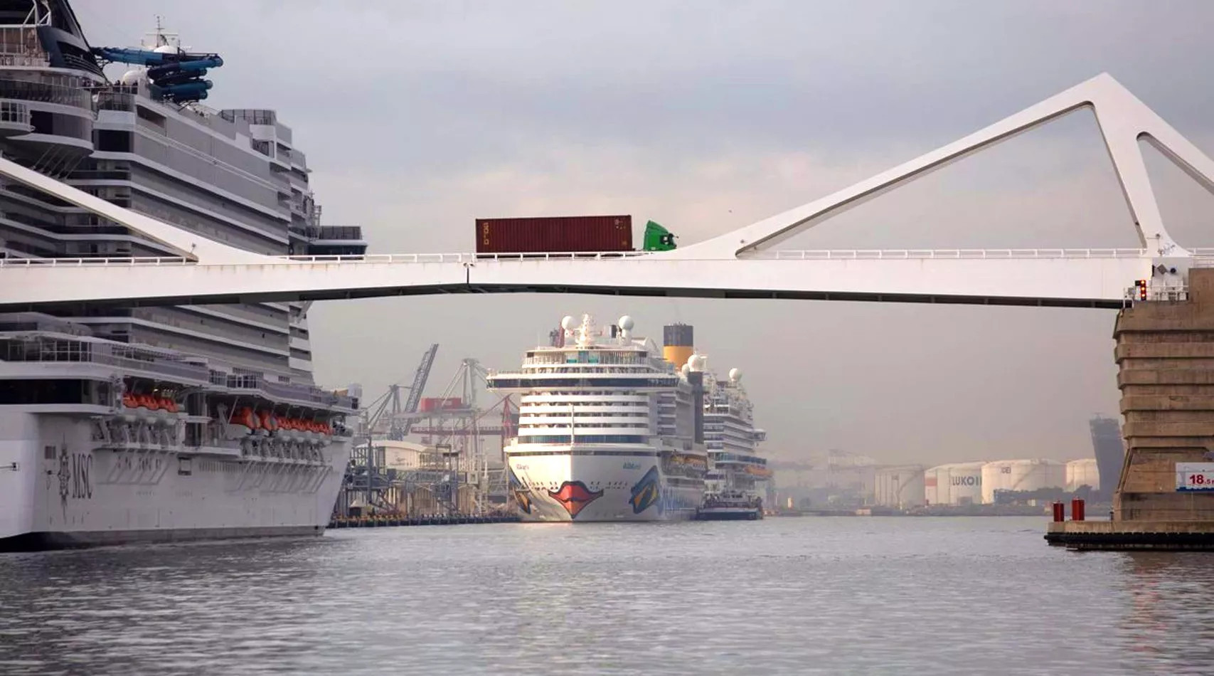 Cruceros en el puerto de Barcelona / EUROPA PRESS