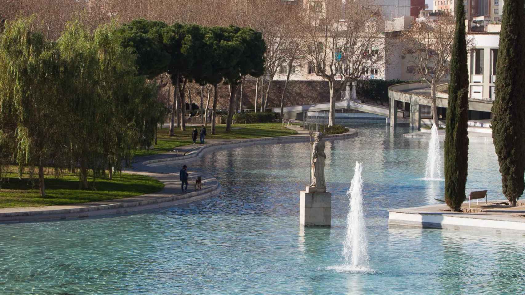 Lago del parque de la Espanya Industrial / AJ BCN