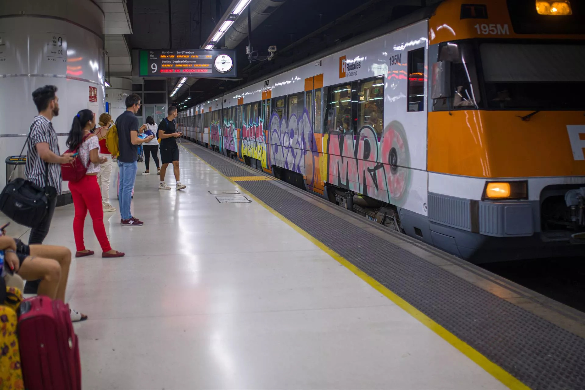 Imagen de archivo de un tren de Rodalies en Sants / EUROPA PRESS