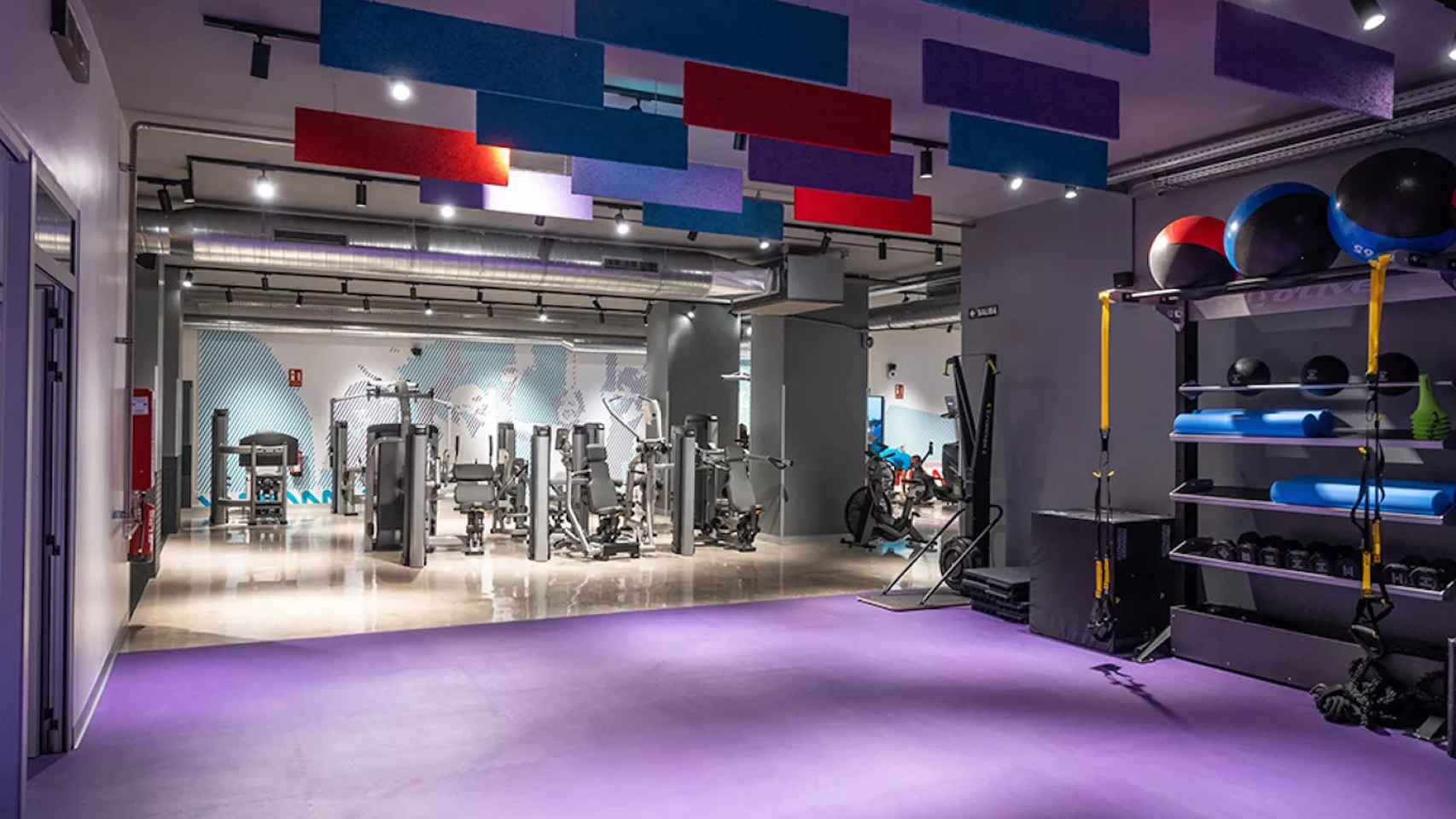 Sala del gimnasio Anytime Fitness / ANYTIME FITNESS